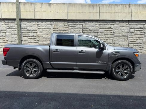 Used 2017 Nissan Titan SV RWD image 5