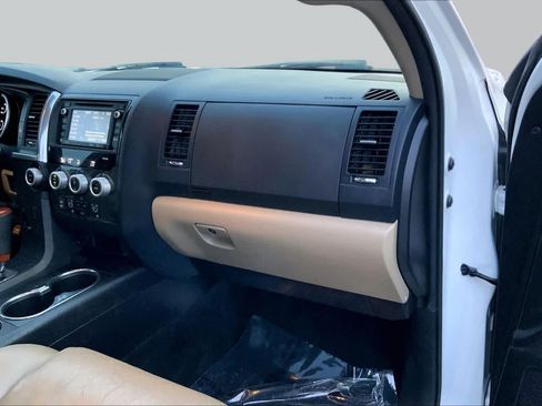 Used 2018 Toyota Sequoia Platinum RWD image 16