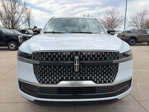 New 2026 Lincoln Navigator Reserve AWD/4WD image 10