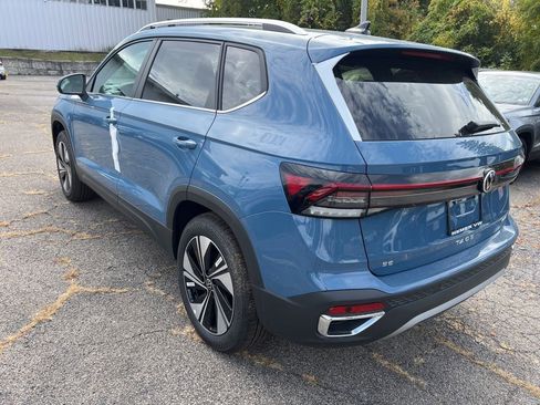 New 2025 Volkswagen Taos SE image 12