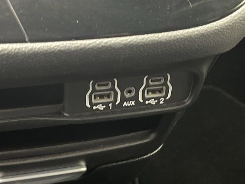 Used 2023 Chrysler Pacifica Touring FWD image 24