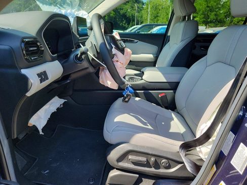 Used 2025 Honda Pilot Touring image 6