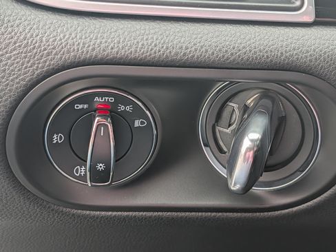 Used 2018 Porsche Macan Turbo w/ Premium Package Plus image 26