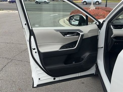 Used 2022 Toyota RAV4 XLE image 20