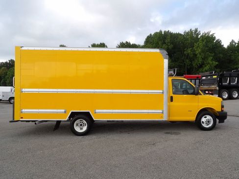 Used 2021 GMC Savana 3500 Extended w/ Power Convenience Package image 9