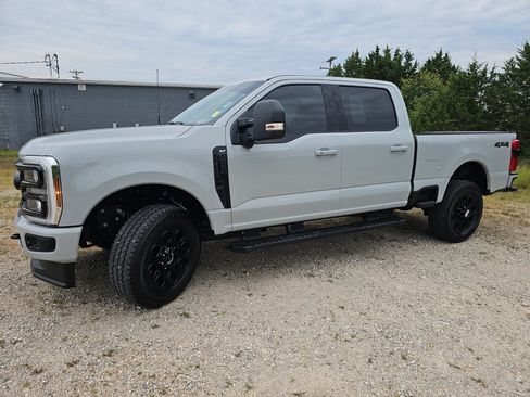 Used 2025 Ford F250 XLT w/ Black Appearance Package AWD/4WD image 8