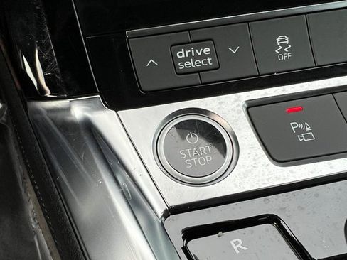 Used 2021 Audi e-tron Premium w/ Convenience Plus Package image 32