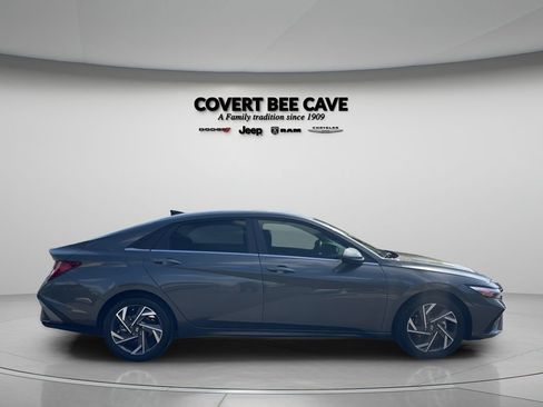 Used 2024 Hyundai Elantra Limited image 10