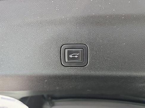 Used 2024 Chevrolet Suburban LT image 24