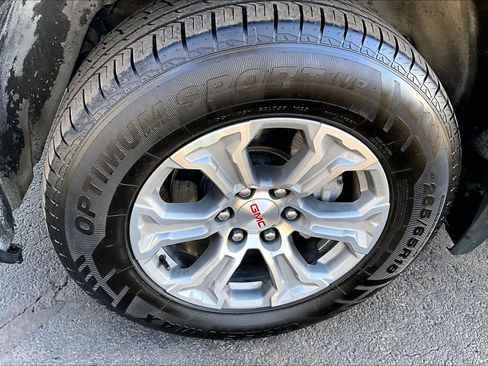 Used 2024 GMC Sierra 1500 SLT image 11