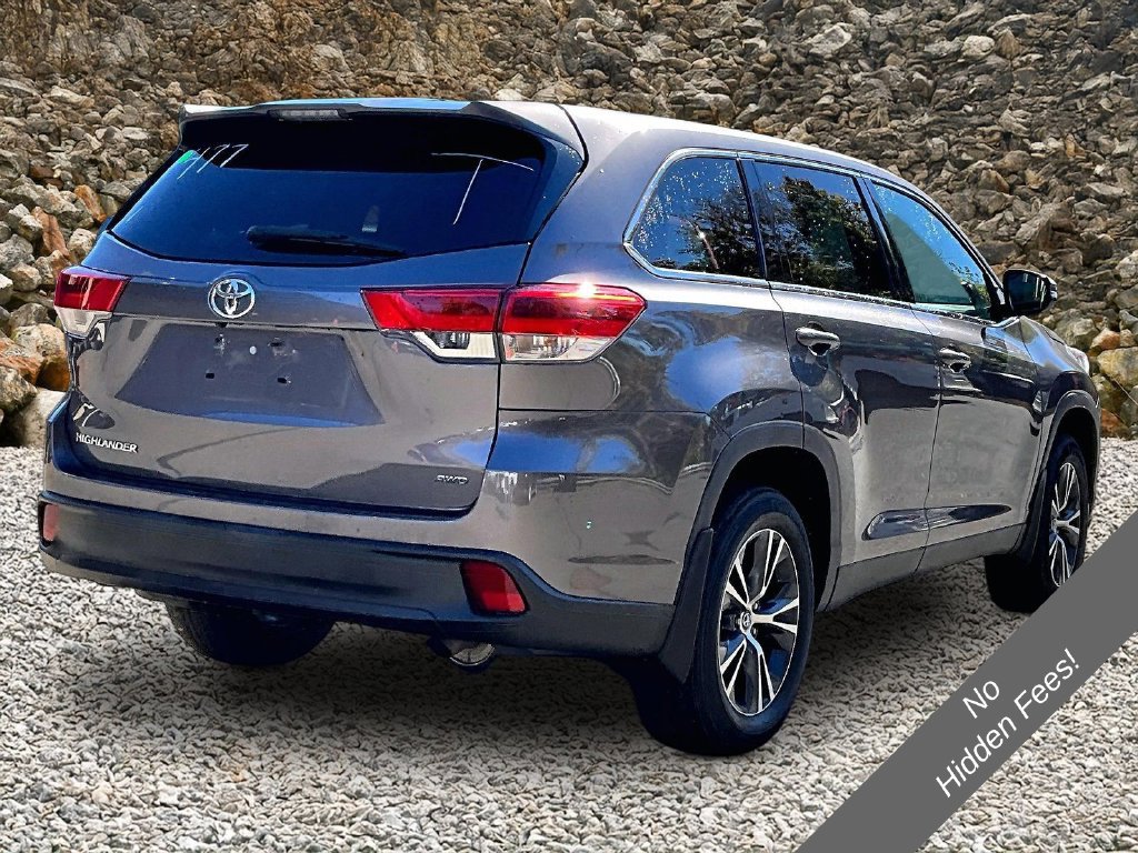 Used 2019 Toyota Highlander LE AWD/4WD image 2