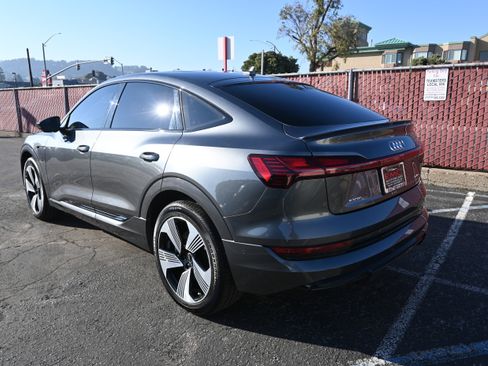 Used 2021 Audi e-tron Prestige w/ Prestige Package image 7