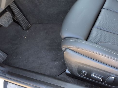 Used 2025 BMW 330i Sedan w/ Premium Package image 17