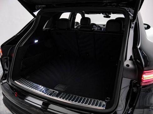 Used 2022 Porsche Cayenne w/ Premium Package image 68