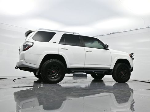 Used 2018 Toyota 4Runner SR5 image 23
