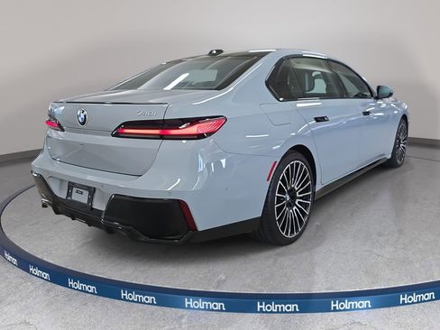 Used 2025 BMW 740i image 7