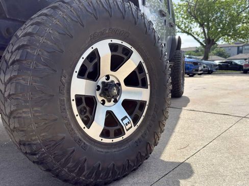 Used 2015 Jeep Wrangler Unlimited Rubicon w/ Connectivity Group AWD/4WD image 3