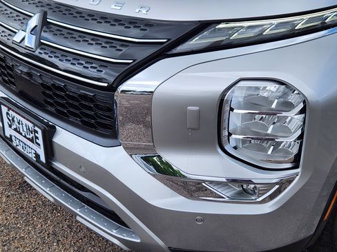 Used 2022 Mitsubishi Outlander SE image 5