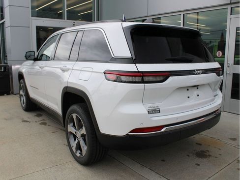 New 2025 Jeep Grand Cherokee Limited image 6