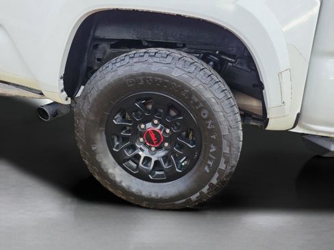 Used 2022 Toyota Tacoma TRD Sport image 32