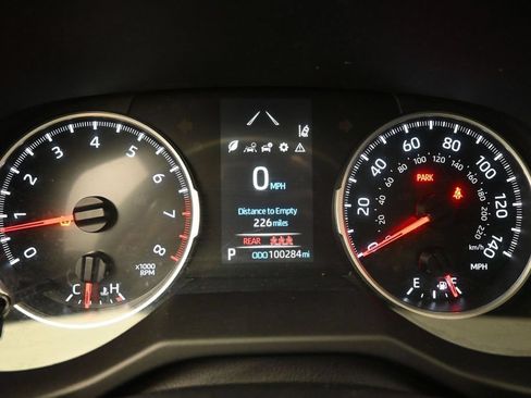 Used 2021 Toyota RAV4 LE AWD/4WD image 21