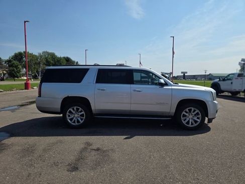 Used 2018 GMC Yukon XL SLT w/ Open Road Package AWD/4WD image 1