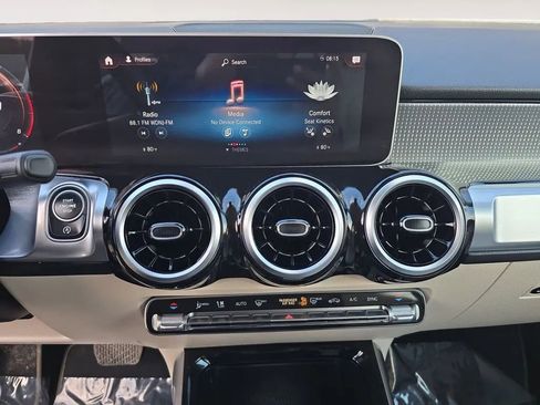 Used 2020 Mercedes-Benz GLB 250 4MATIC image 11