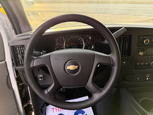 Used 2014 Chevrolet Express 2500 RWD image 22