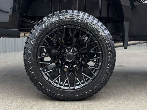 Used 2025 Chevrolet Silverado 1500 LT Trail Boss w/ Convenience Package II AWD/4WD image 11