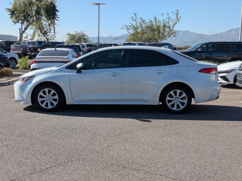 Used 2023 Toyota Corolla LE image 6