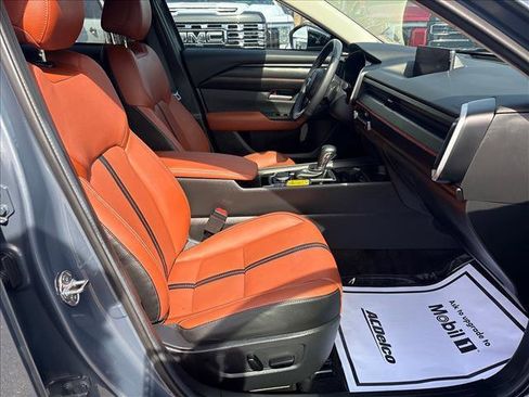 Used 2025 MAZDA CX-50 Meridian Edition w/ Apex Package image 7