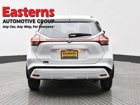 Used 2021 Nissan Kicks S image 6