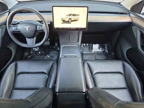 Used 2024 Tesla Model Y Long Range AWD/4WD image 18
