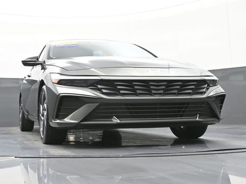 Certified 2025 Hyundai Elantra Sport image 51