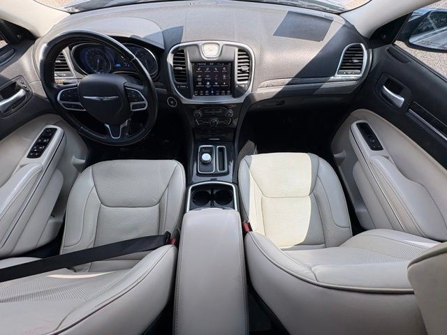 Used 2018 Chrysler 300 Limited AWD/4WD image 28