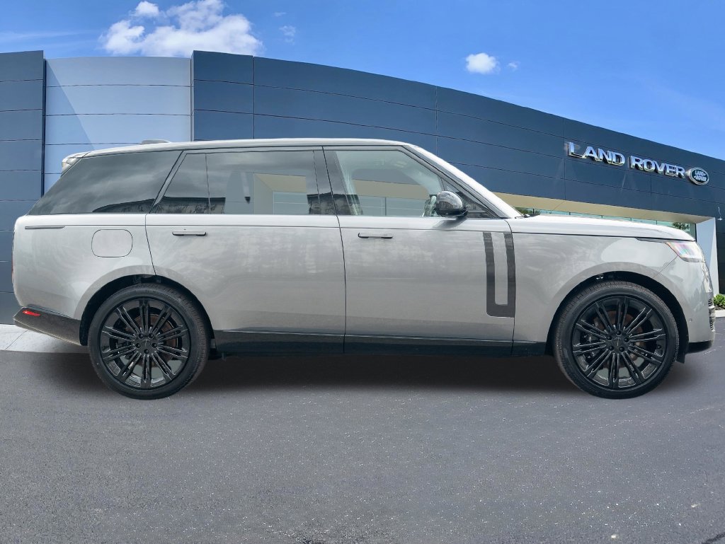 New 2026 Land Rover Range Rover Long Wheelbase SE AWD/4WD image 8