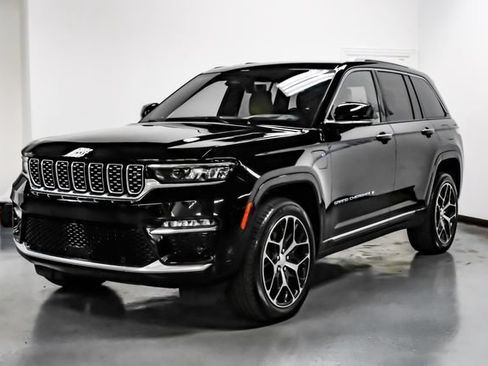 Used 2022 Jeep Grand Cherokee Summit AWD/4WD image 9