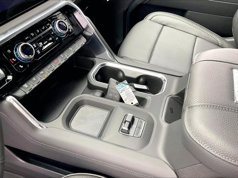 New 2026 GMC Sierra 2500 Denali w/ Denali Reserve Package image 8