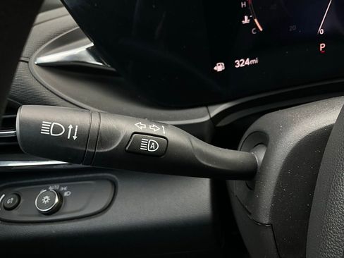 Used 2025 Buick Envista Preferred image 35