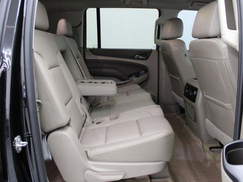 Used 2016 Chevrolet Suburban LT image 12