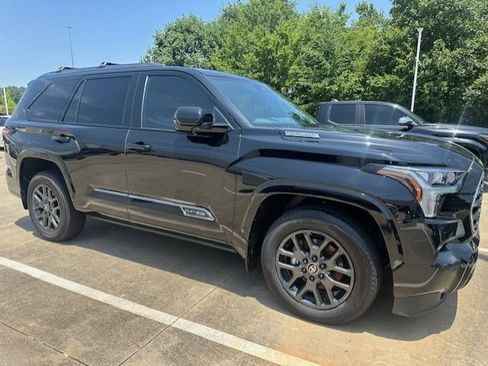 Used 2025 Toyota Sequoia Platinum AWD/4WD image 1