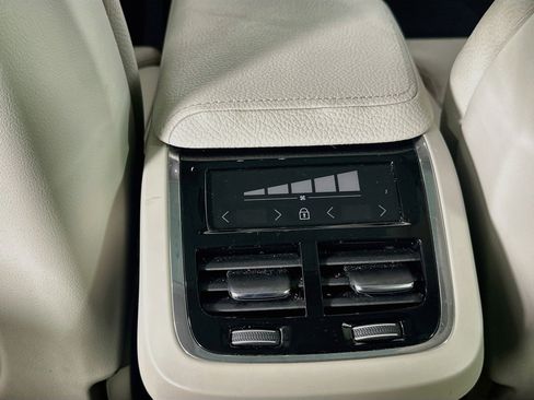 Used 2019 Volvo XC60 T5 Inscription w/ Protection Package Premier FWD image 28