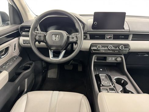Used 2025 Honda Pilot Touring image 21