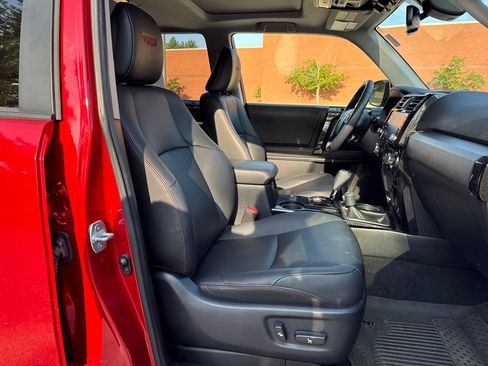 Used 2020 Toyota 4Runner Venture w/ Moonroof Package AWD/4WD image 30