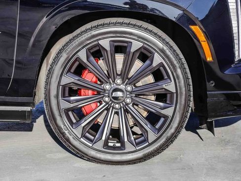 Used 2025 Cadillac Escalade V AWD/4WD image 11