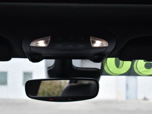 Used 2025 Chrysler Pacifica Limited image 31