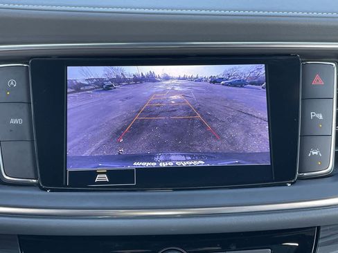 Used 2023 Buick Enclave Essence image 27