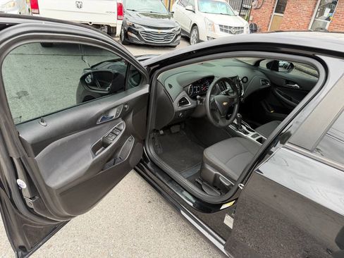 Used 2018 Chevrolet Cruze LS FWD image 12
