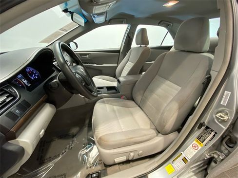 Used 2016 Toyota Camry SE image 10