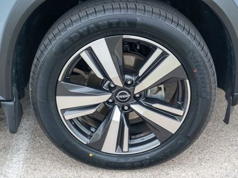 Used 2022 Nissan Rogue Platinum w/ Head-Up Display Package image 11